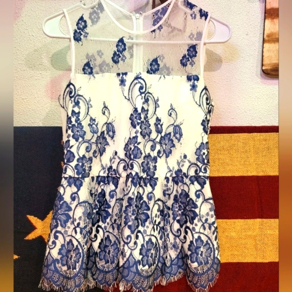 Devlin flower lace blouse M